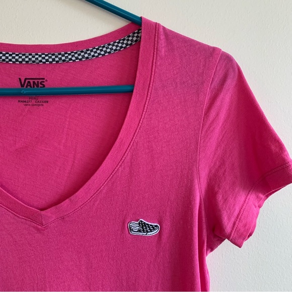 VANS pink v-neck TEE SHIRT . - Picture 1 of 3